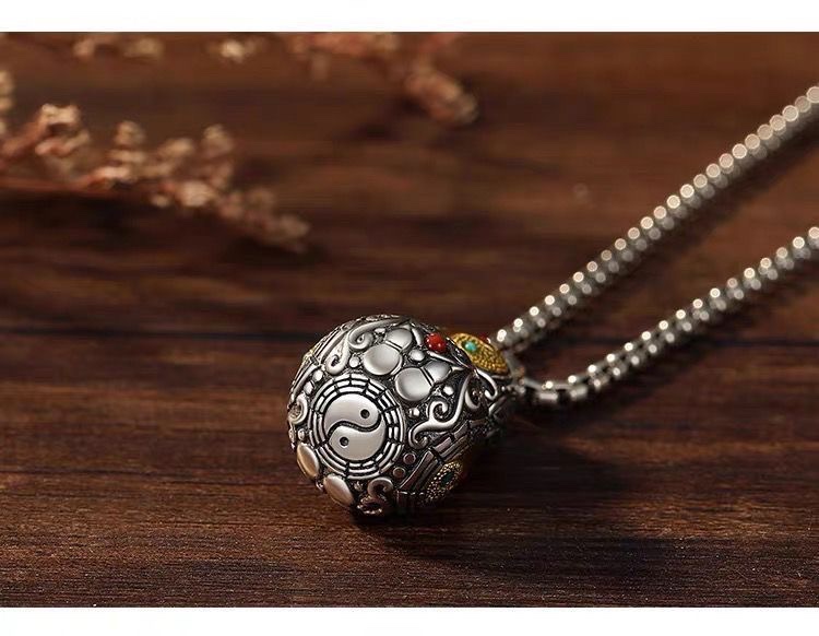 Hand Carved Bagua Yin Yang Gourd Pendant Necklace, Openable Vintage Calabash Amulet Locket 手工雕刻八卦阴阳葫芦吊坠项链，可开合复古葫芦护身符嘎乌盒