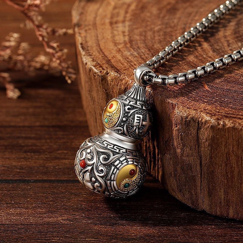 Hand Carved Bagua Yin Yang Gourd Pendant Necklace, Openable Vintage Calabash Amulet Locket 手工雕刻八卦阴阳葫芦吊坠项链，可开合复古葫芦护身符嘎乌盒