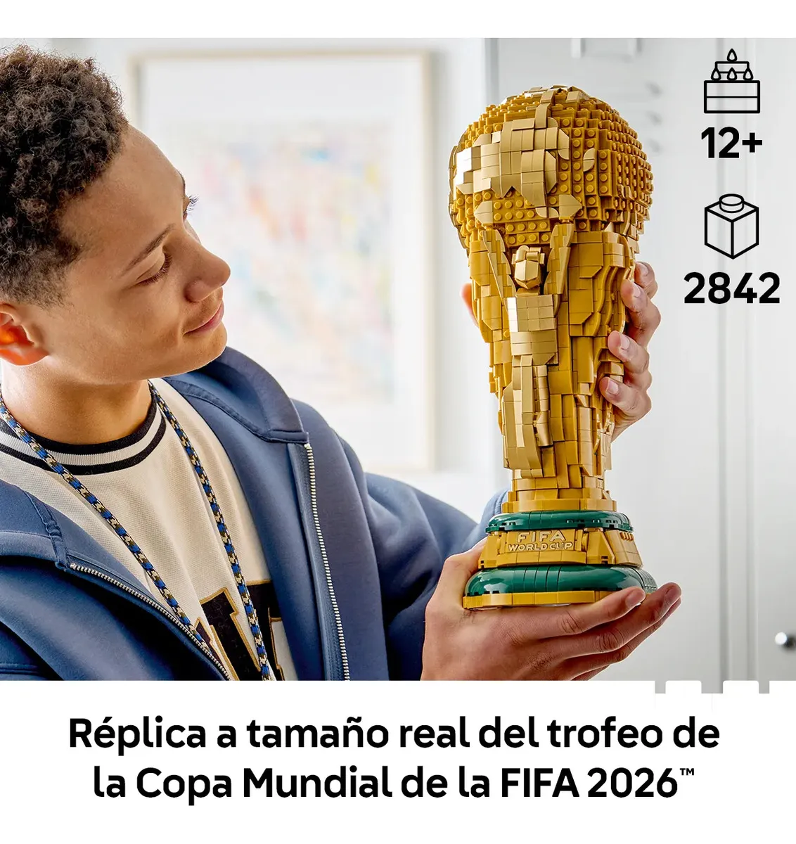 LEGO Editions Trofeo Oficial de la Copa Mundial de la FIFA 43020; réplica coleccionable a tamaño real; regalo para aficionados del fútbol y recuerdo único del Mundial; 12+