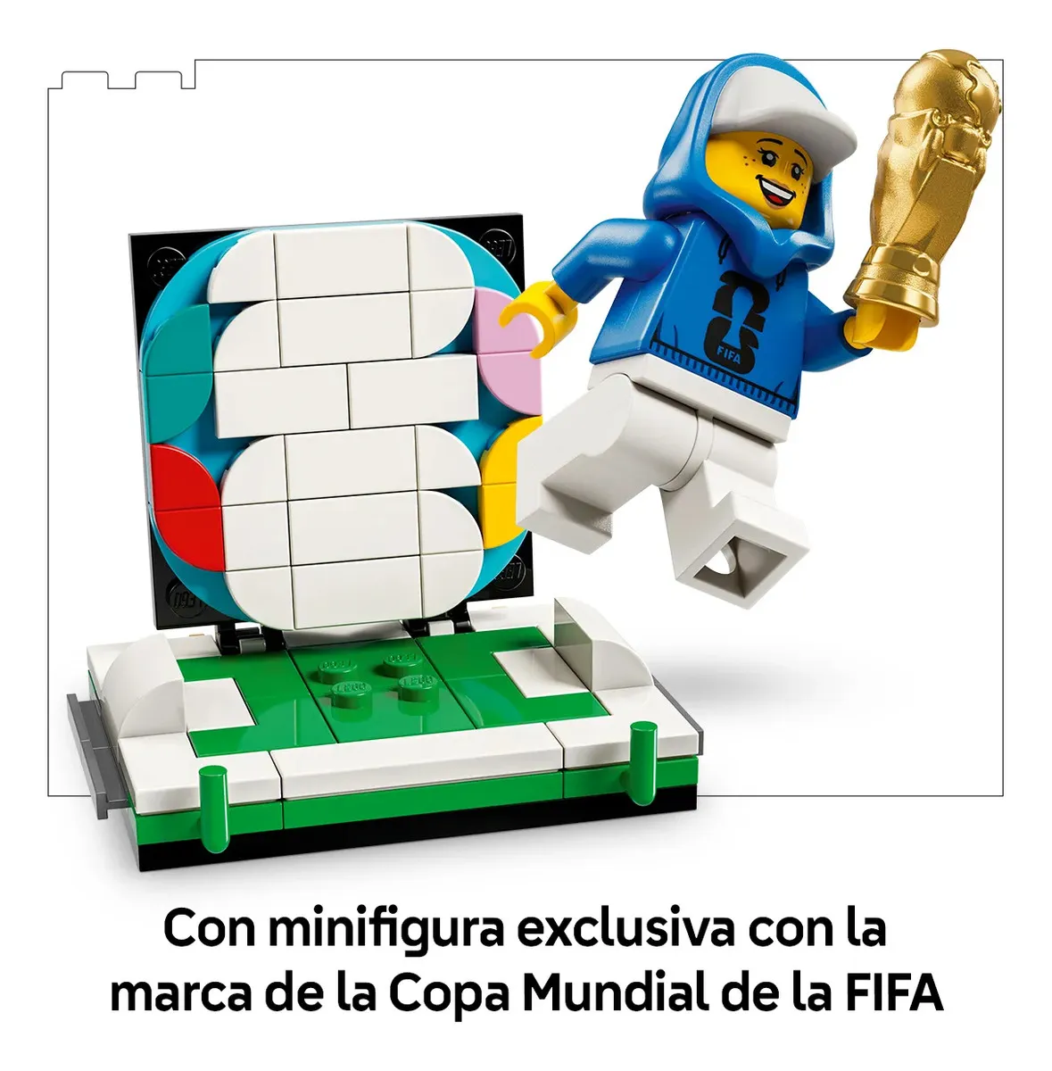 LEGO Editions Trofeo Oficial de la Copa Mundial de la FIFA 43020; réplica coleccionable a tamaño real; regalo para aficionados del fútbol y recuerdo único del Mundial; 12+