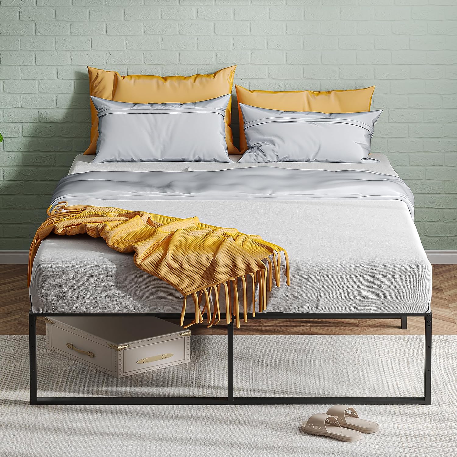 IDEALHOUSE - Estructura de cama de plataforma de metal tamaño Queen con resistentes láminas de acero; base para colchón (no requiere somier), amplio espacio de almacenamiento, fácil montaje, estable y silenciosa, color negro (Modelo: C80)
