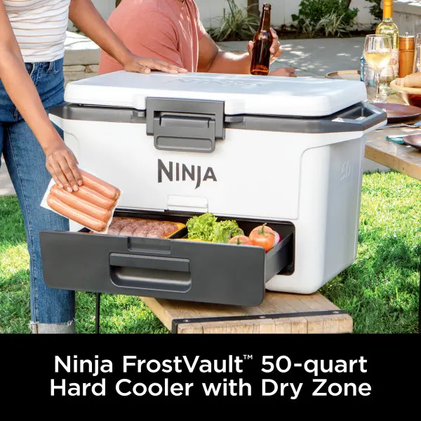 Nevera rígida Ninja FrostVault de 50 cuartos (aprox. 47 L) con zona seca - FB151