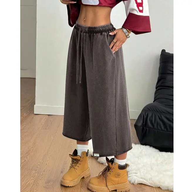 Wide-leg, loose-fit washed cropped pants (with pockets)