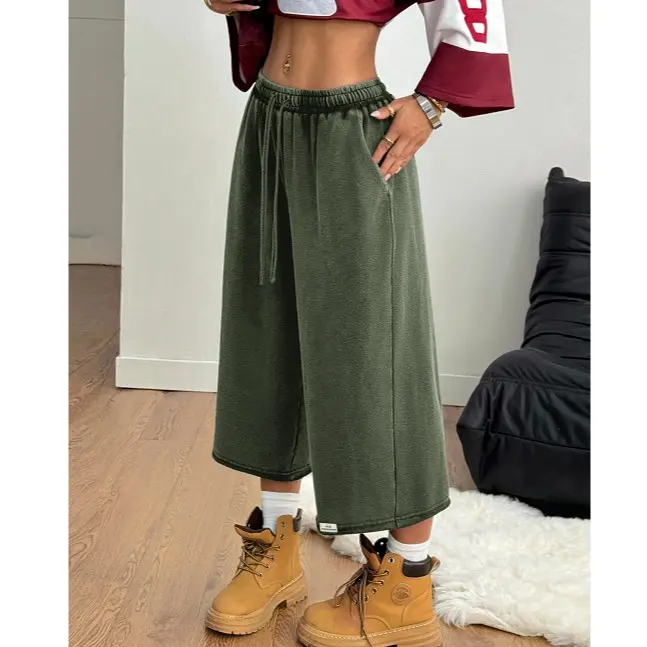 Wide-leg, loose-fit washed cropped pants (with pockets)