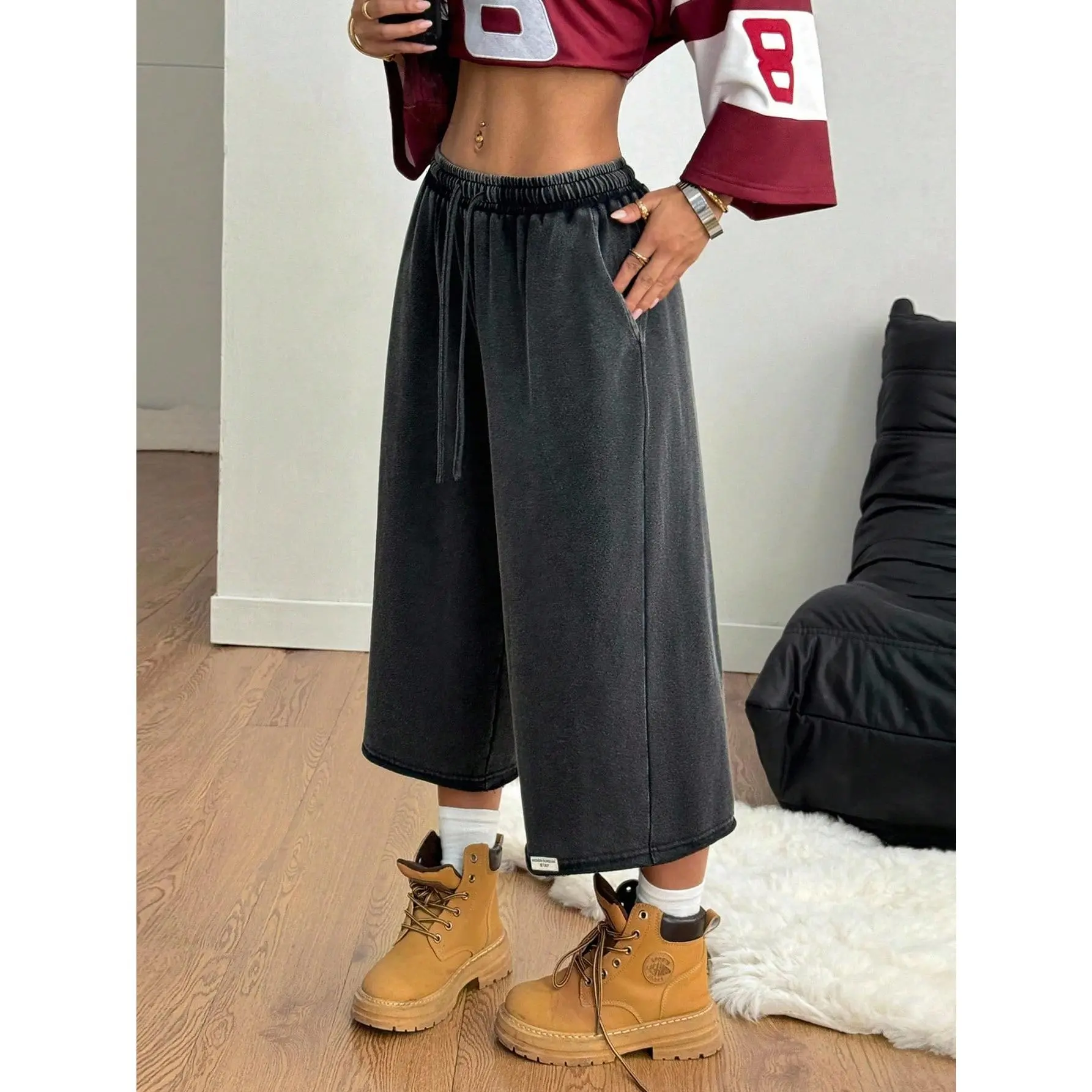 Wide-leg, loose-fit washed cropped pants (with pockets)
