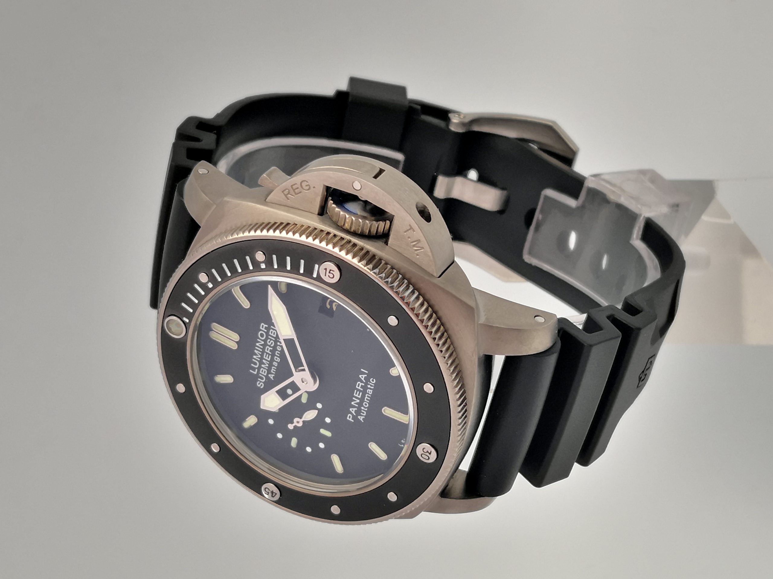 Panerai Replica Luminor Submersible PAM00389-47 MM - View 2