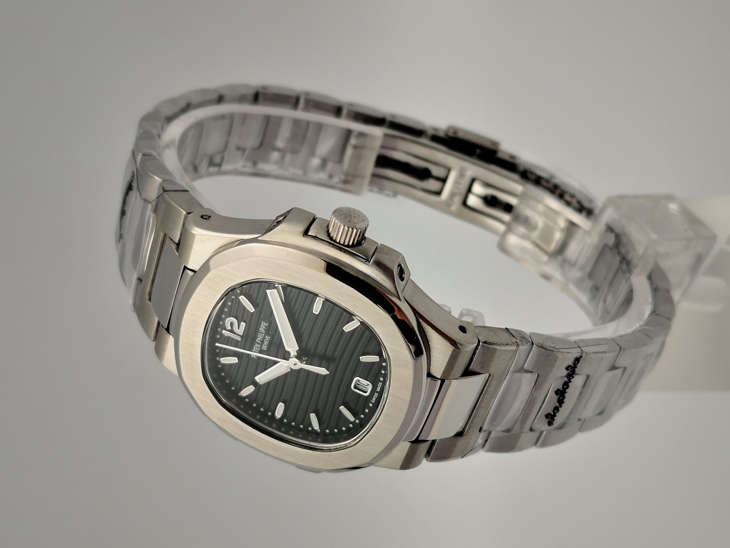Patek Philippe Replica Nautilus 4700/1-26 MM - View 2