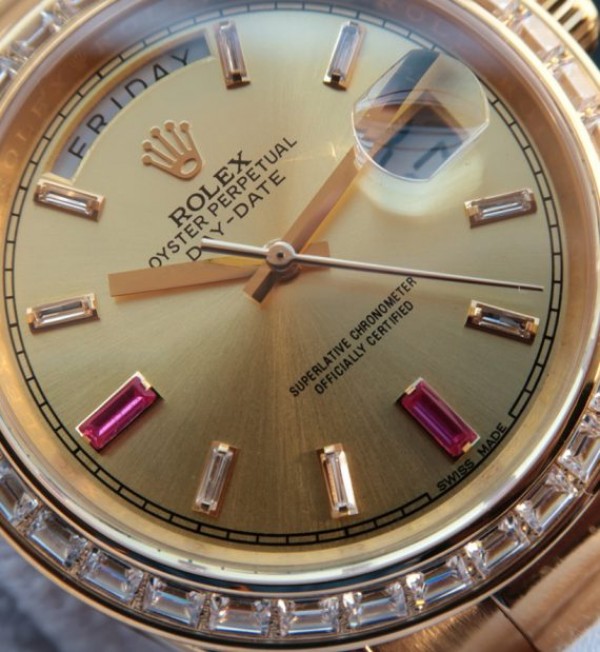 Replica Rolex Day Date II Dial en or RG Bezel en Diamonds Markers en cristal White/rouge Bracelet / Strap RG A3255