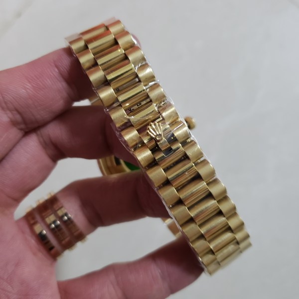 Replica Rolex Oyster Perpetual Date 1500-36 MM - View 4