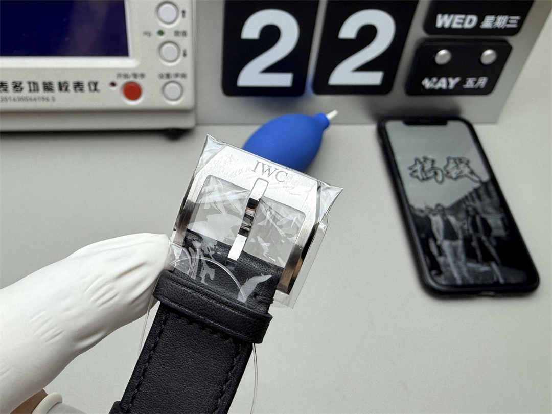 V7 IWC Mark XX White Dial – Premium 40mm Pilot Watch Replica with Sapphire Crystal &amp; 2892/SW300 Movement - clean factory product image 7