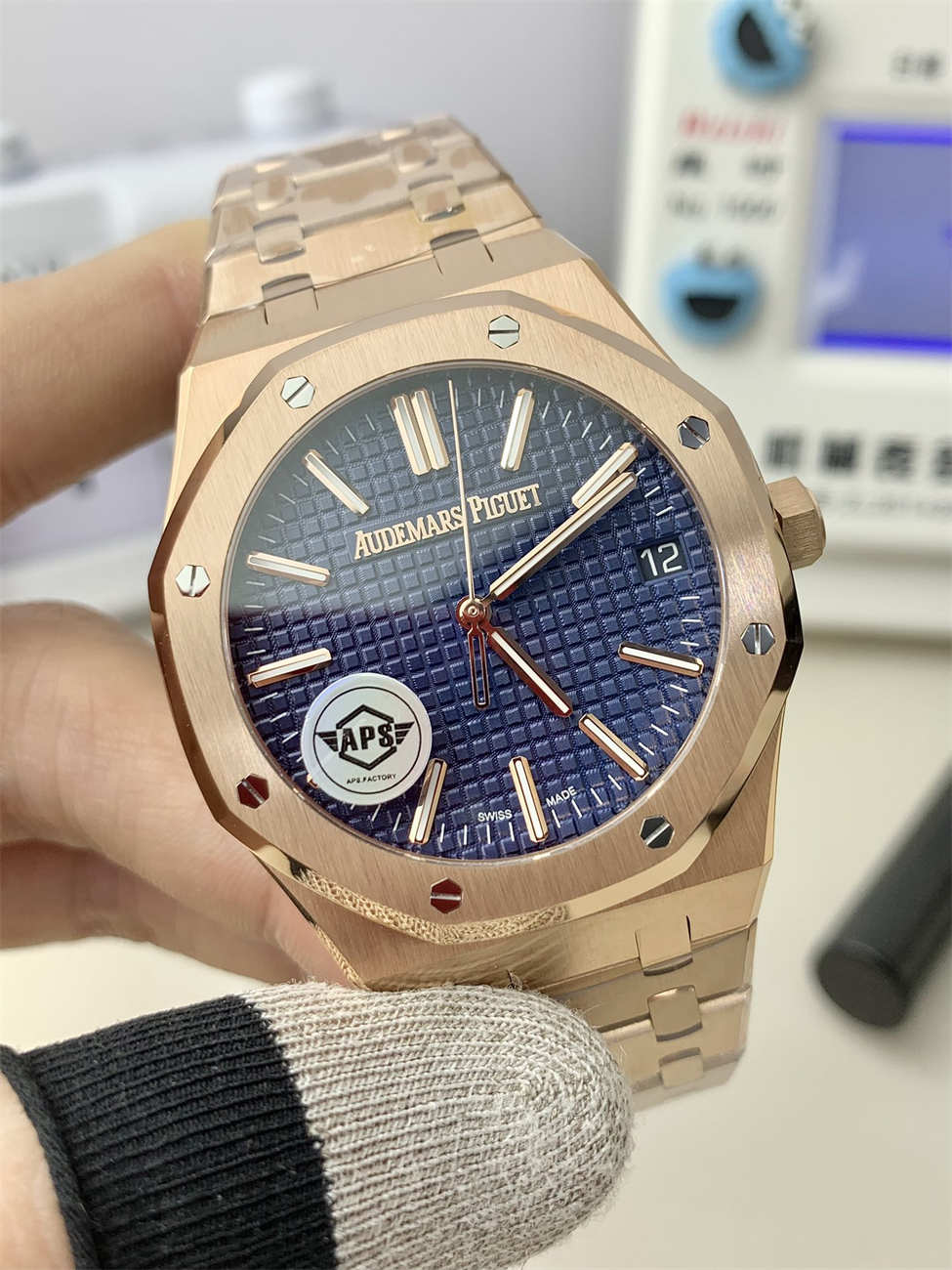 APS Factory AP 15510OR 1320OR 03 Replica – Royal Oak 41mm Rose Gold Blue Dial 4302 Integrated Movement - clean factory product image 3
