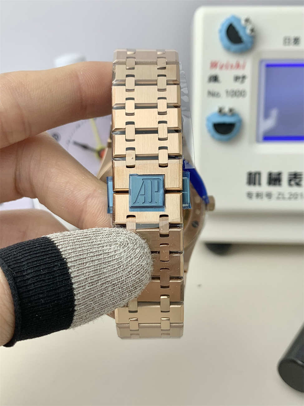 APS Factory AP 15510OR 1320OR 03 Replica – Royal Oak 41mm Rose Gold Blue Dial 4302 Integrated Movement - clean factory product image 6
