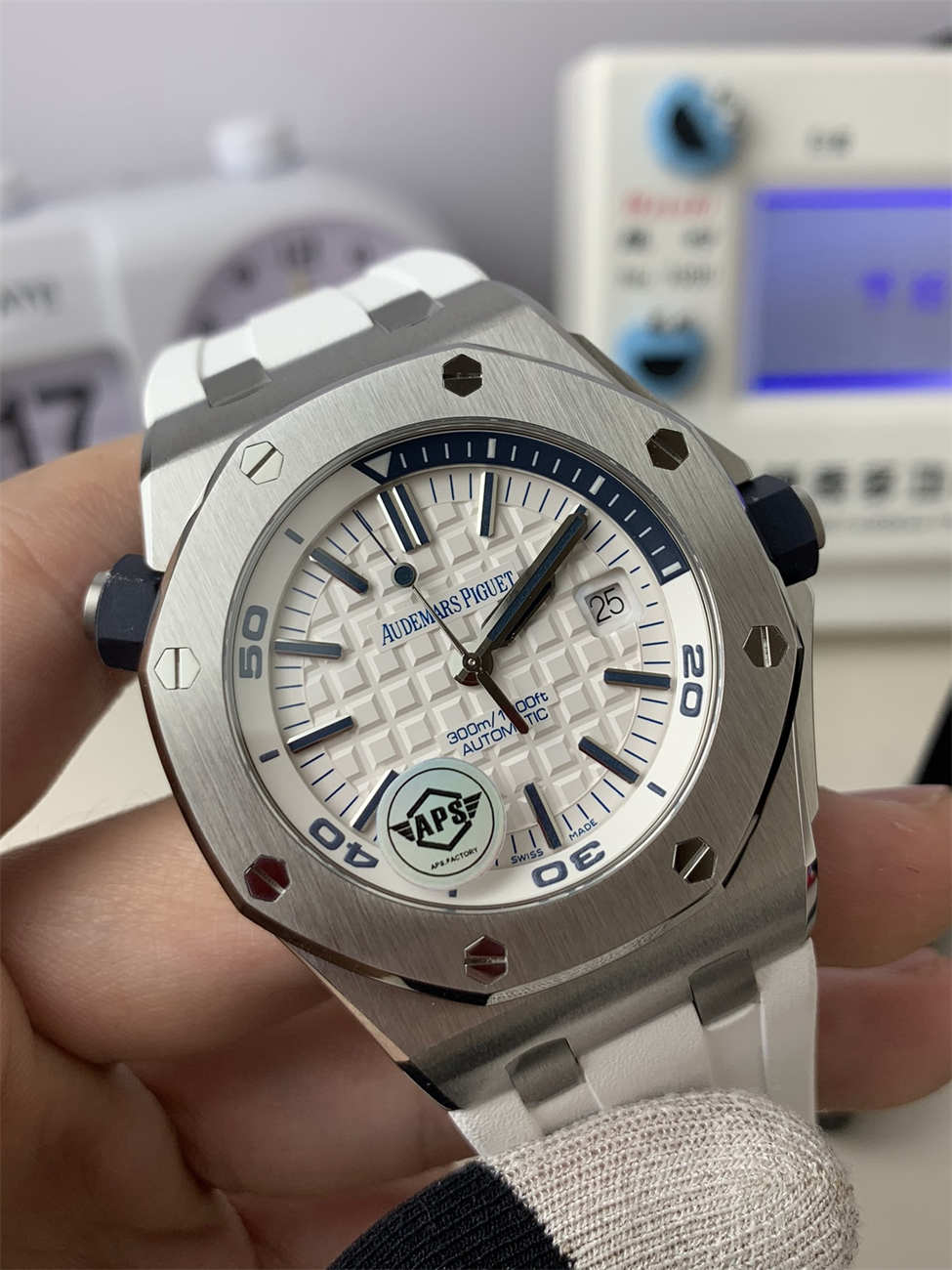 APS Royal Oak Offshore Diver 42mm – White Dial Stainless Steel Replica - clean factory product image 3