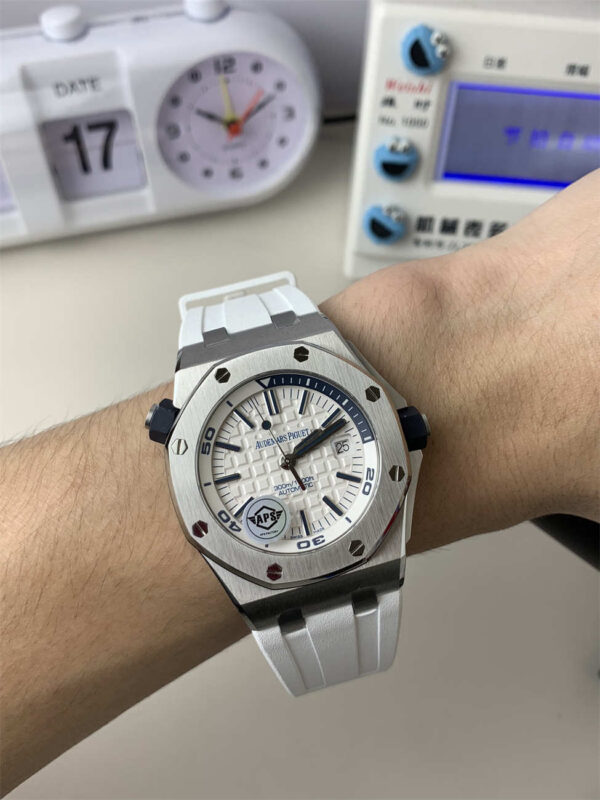 APS Royal Oak Offshore Diver 42mm – White Dial Stainless Steel Replica - clean factory product image 10