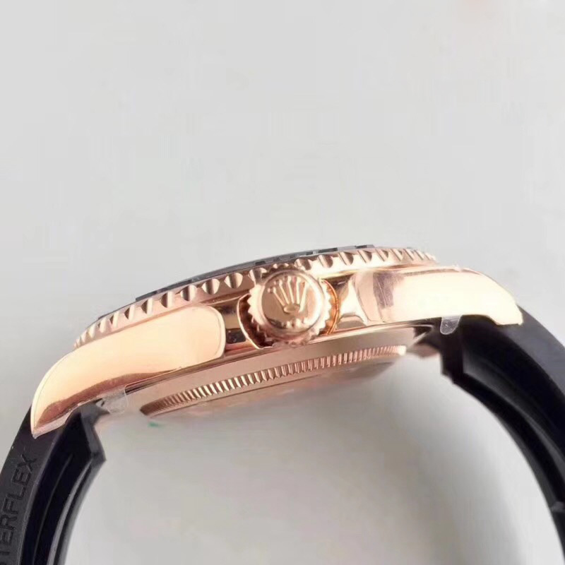 Replica Rolex Yacht-Master 40 116655 AR Rose Gold Black Dial - View 5