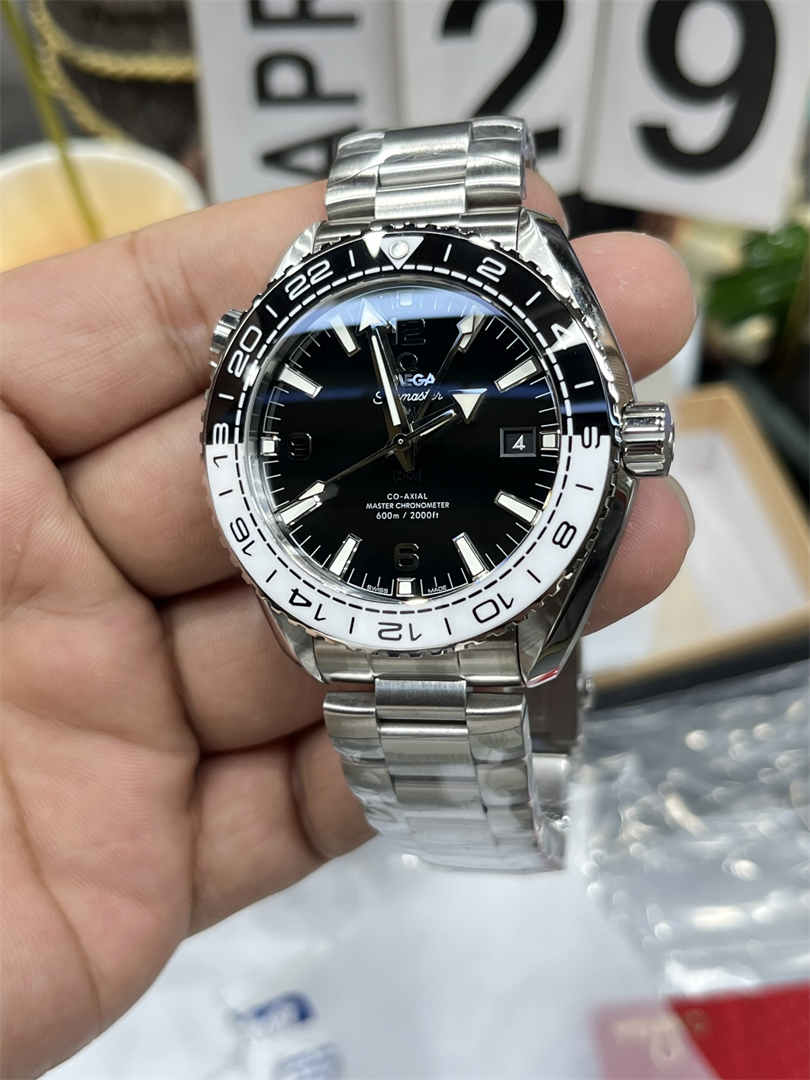VSF Omega Seamaster 43.5mm – Premium Replica Diver Watch with Master Chronometer Details - clean factory product image 4