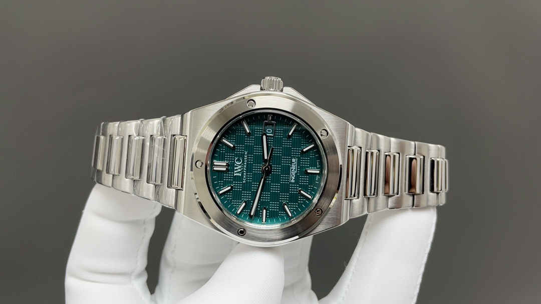 V7 IWC Ingenieur Clone – Premium 40mm Aqua Dial Replica with Full Steel Construction - clean factory product image 3