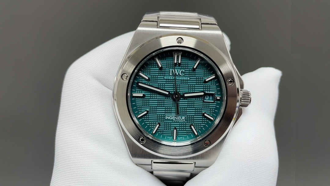 V7 IWC Ingenieur Clone – Premium 40mm Aqua Dial Replica with Full Steel Construction - clean factory product image 4