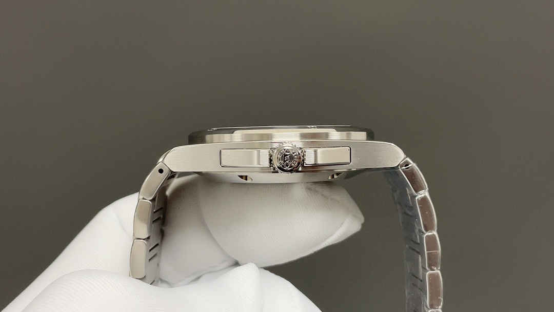 V7 IWC Ingenieur Clone – Premium 40mm Aqua Dial Replica with Full Steel Construction - clean factory product image 5