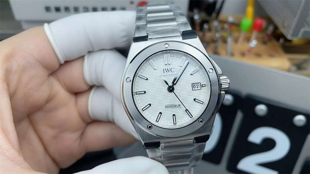IWC Ingenieur Replica Watch – Premium 1:1 Reproduction with Modern Engineering Design - clean factory product image