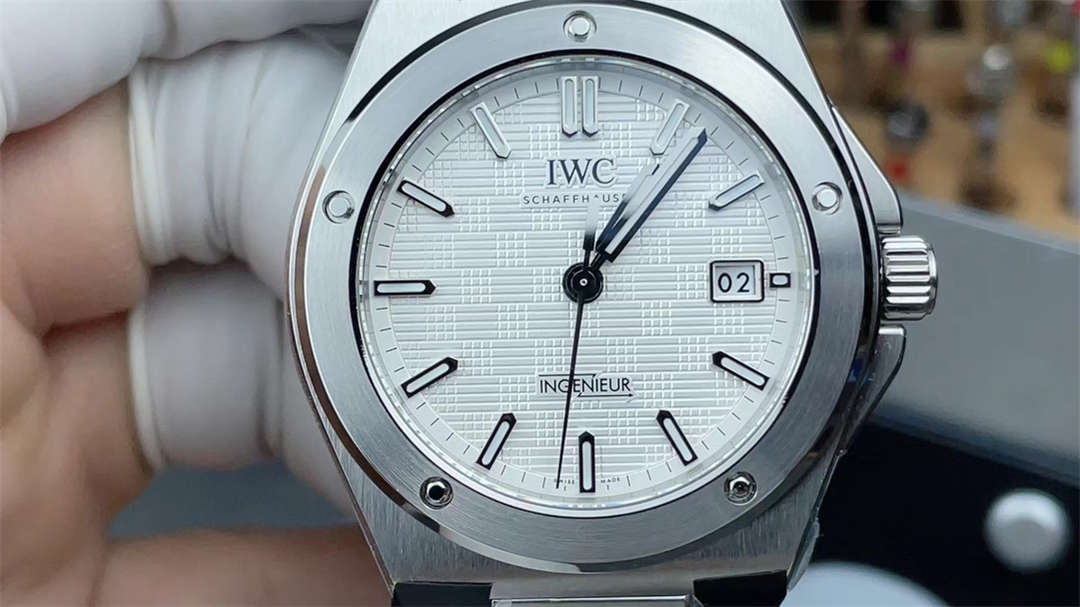 IWC Ingenieur Replica Watch – Premium 1:1 Reproduction with Modern Engineering Design - clean factory product image 3