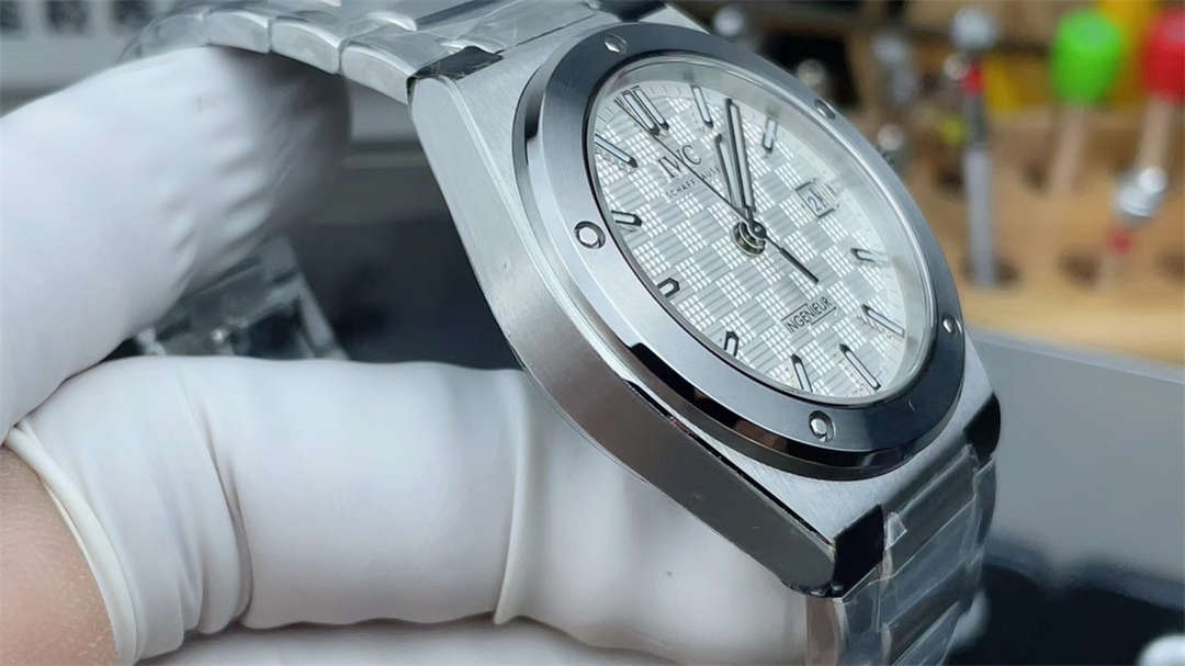 IWC Ingenieur Replica Watch – Premium 1:1 Reproduction with Modern Engineering Design - clean factory product image 5