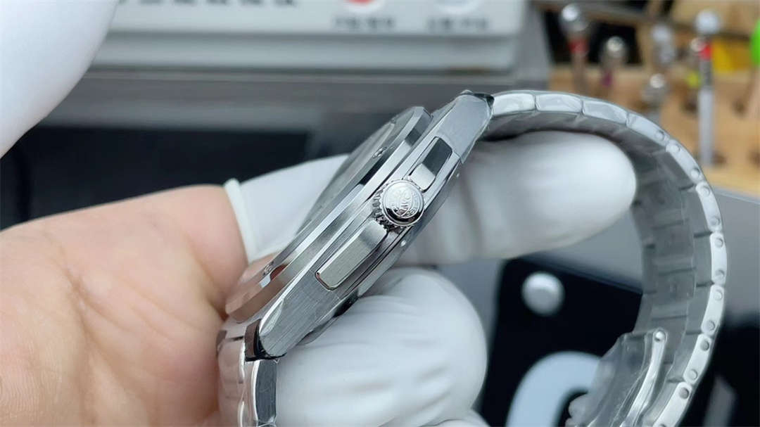 IWC Ingenieur Replica Watch – Premium 1:1 Reproduction with Modern Engineering Design - clean factory product image 8