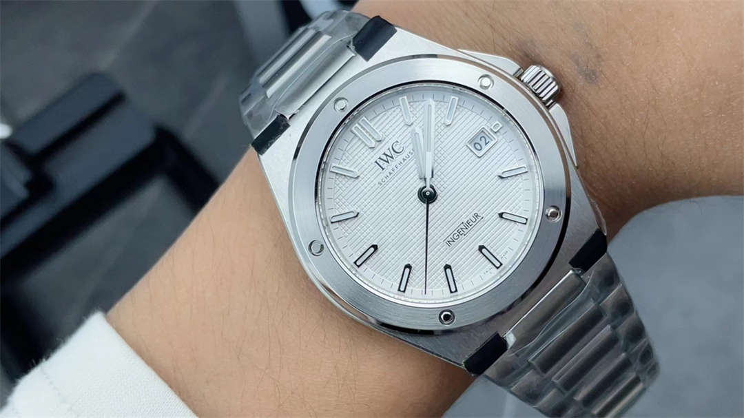 IWC Ingenieur Replica Watch – Premium 1:1 Reproduction with Modern Engineering Design - clean factory product image 9