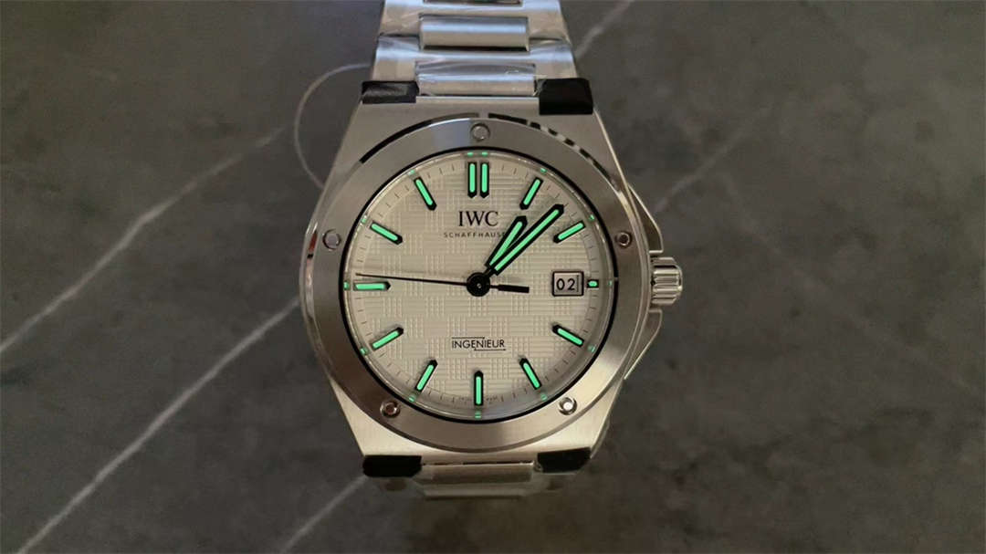 IWC Ingenieur Replica Watch – Premium 1:1 Reproduction with Modern Engineering Design - clean factory product image 2