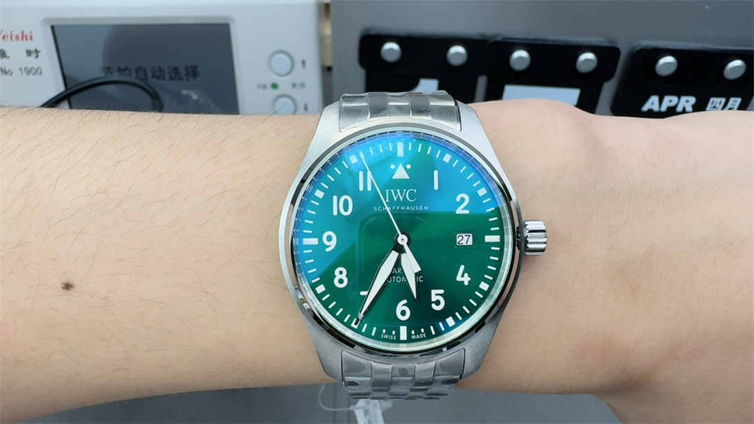 V7 IWC Mark XX Green Dial – Premium Replica Pilot Watch with High-Grade Craftsmanship - clean factory product image 5