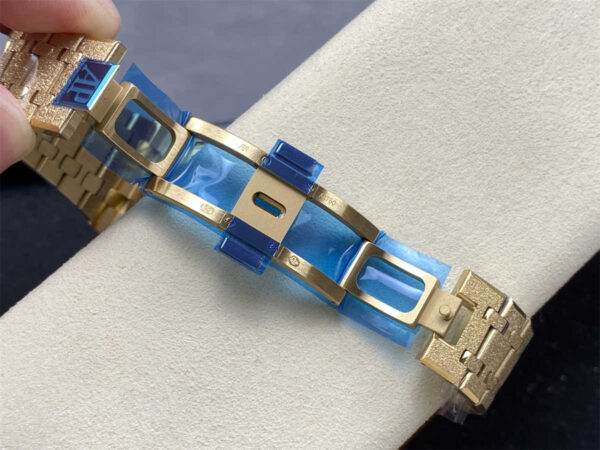 Audemars Piguet 26240 Replica – APS Frosted Gold Royal Oak Chronograph - clean factory product image 20