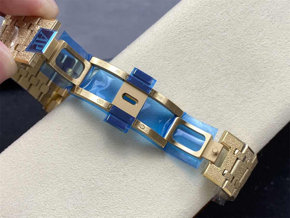 Audemars Piguet 26240 Replica – APS Frosted Gold Royal Oak Chronograph - clean factory product image 9