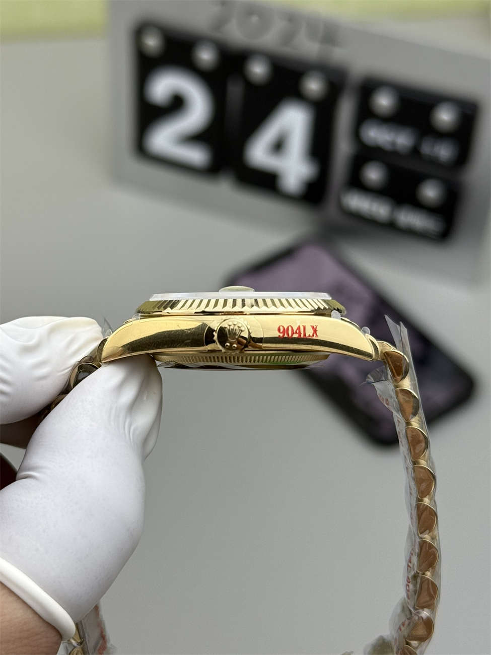 Rolex Day-Date 36 Green Roman Replica (QF Factory) – 158g Tungsten Gold - clean factory product image 3