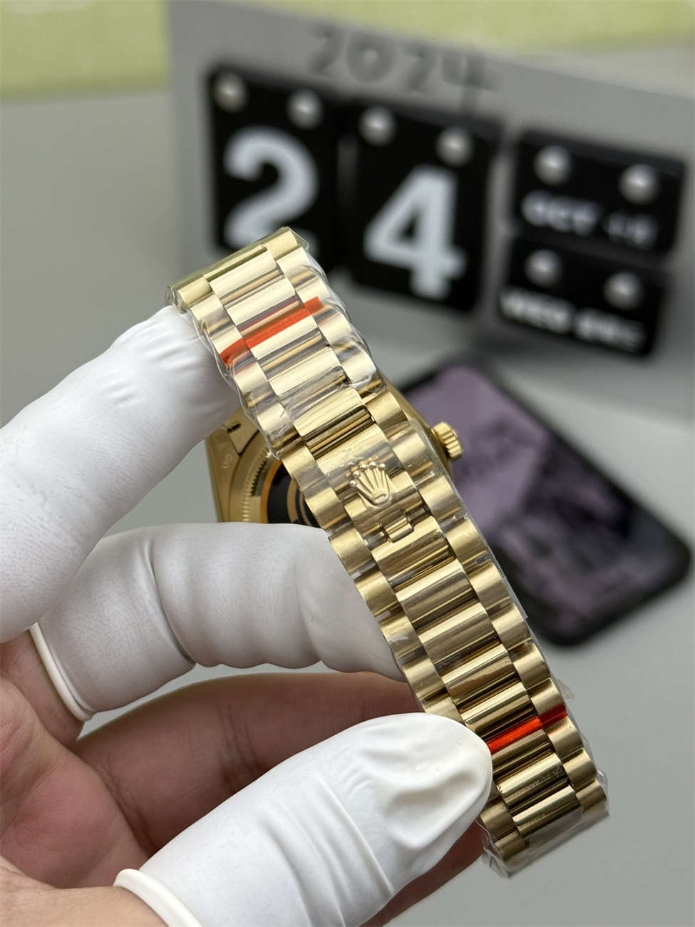 Rolex Day-Date 36 Green Roman Replica (QF Factory) – 158g Tungsten Gold - clean factory product image 5