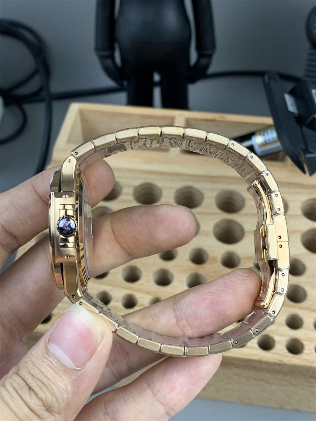 Nautilus 7118 Replica – 3K Factory Ladies Rose Gold Diamond Bezel 35.2mm - clean factory product image 8