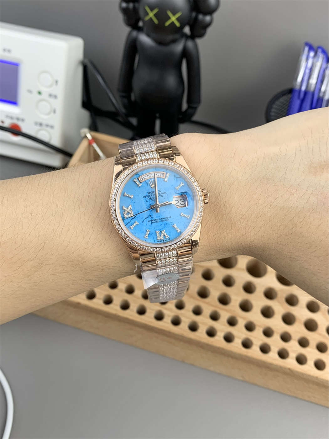 Rolex Day-Date 36 Replica – Ladies Everose Gold President Watch - clean factory product image 2