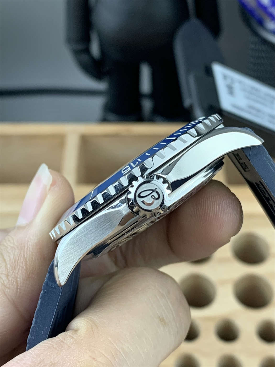Breitling Superocean Blue Bezel Replica – White Dial | BLS Factory - clean factory product image 4
