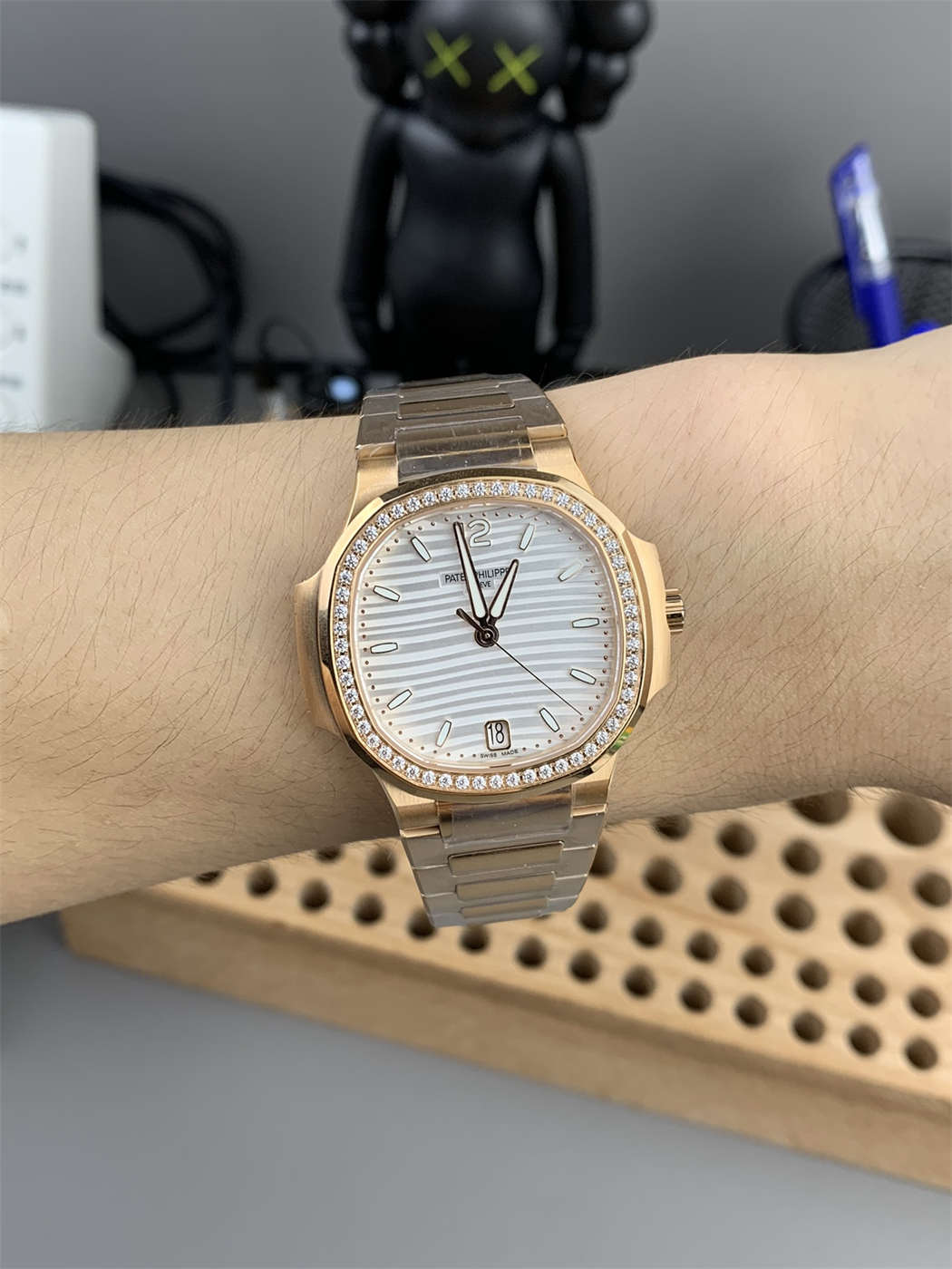 Patek Philippe 7118 Replica | 3K Factory Ladies Nautilus in Rose Gold &amp; Diamonds - clean factory product image 3