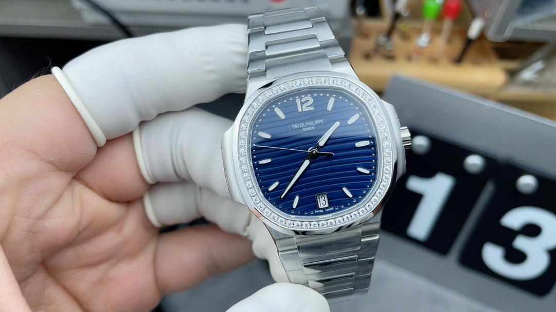 Patek Nautilus 7118 Diamond Replica – Blue Dial Luxury Ladies Nautilus - clean factory product image