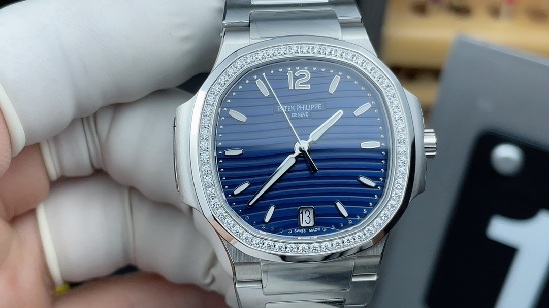 Patek Nautilus 7118 Diamond Replica – Blue Dial Luxury Ladies Nautilus - clean factory product image 2