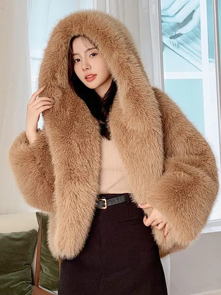 Loose oversized fit faux fur coat easy movement comfortable layering baggy casual style oversized silhouette