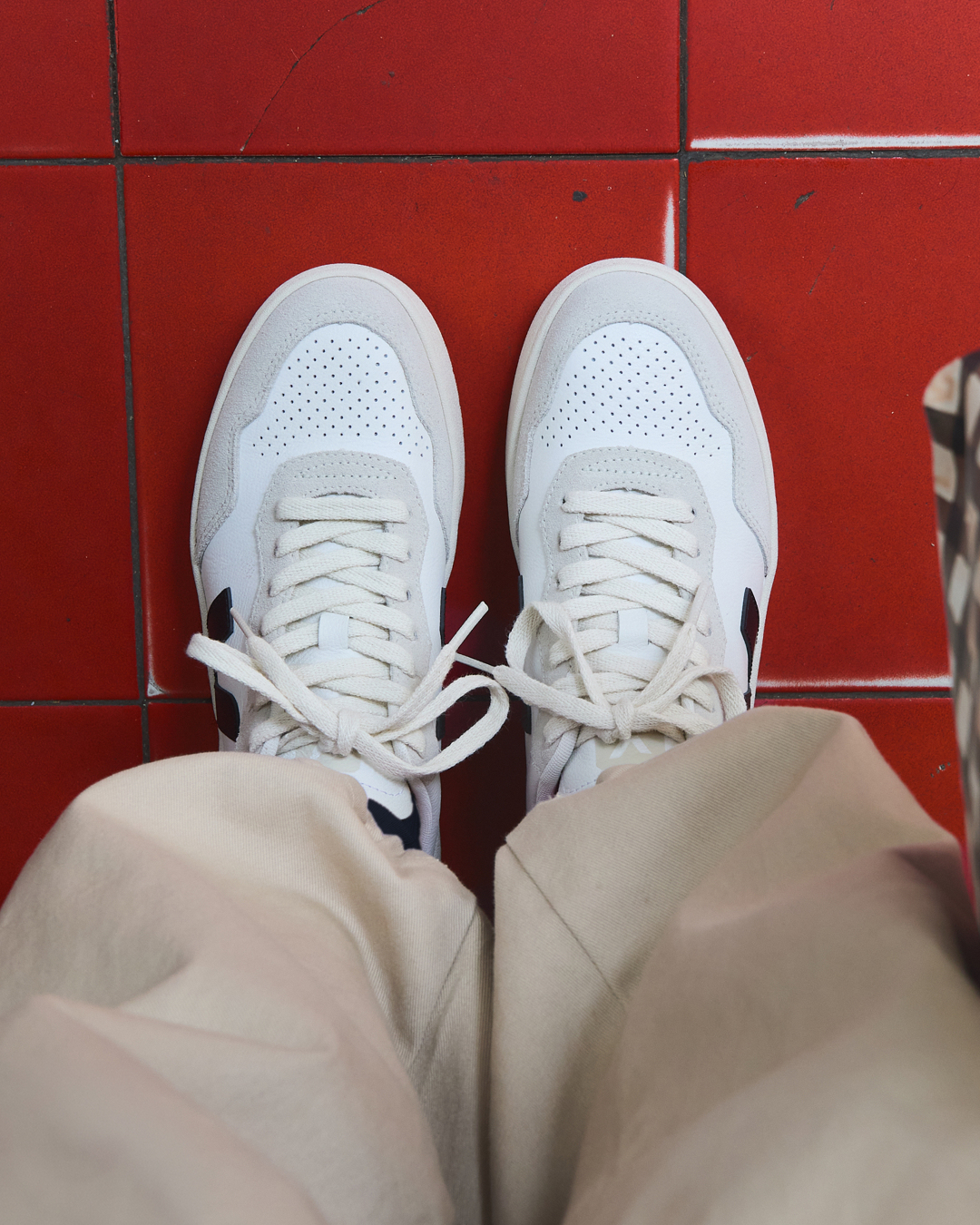 V-90 LEATHER WHITE BLACK