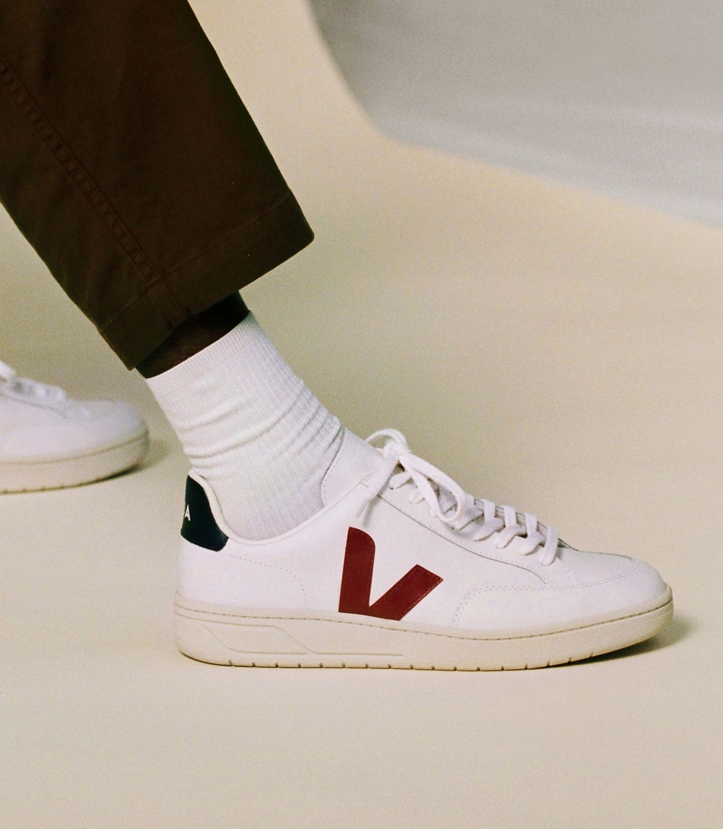 V-12 LEATHER WHITE MARSALA NAUTICO