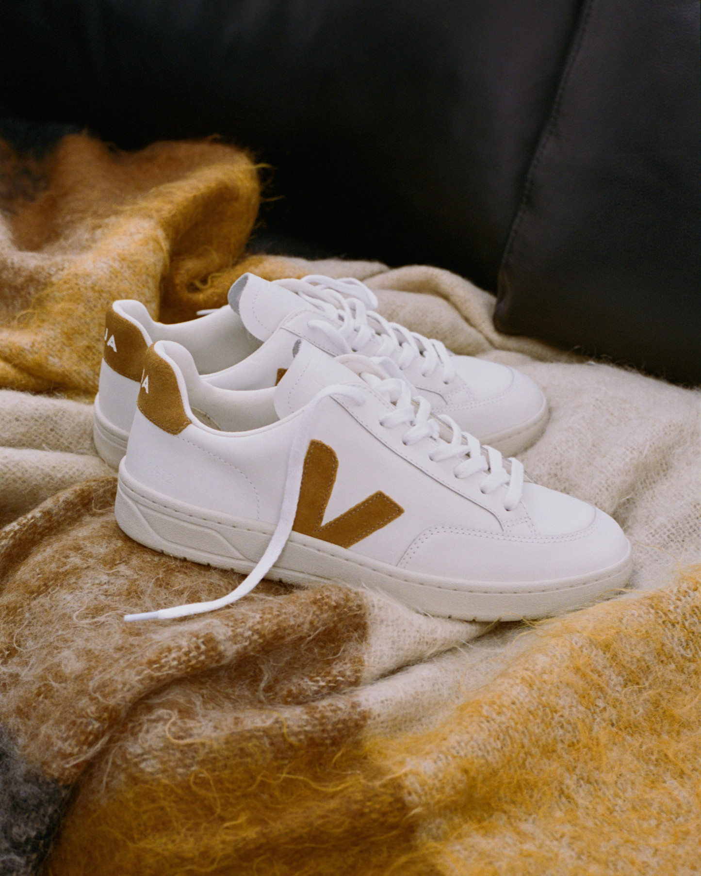 V-12 LEATHER WHITE CAMEL