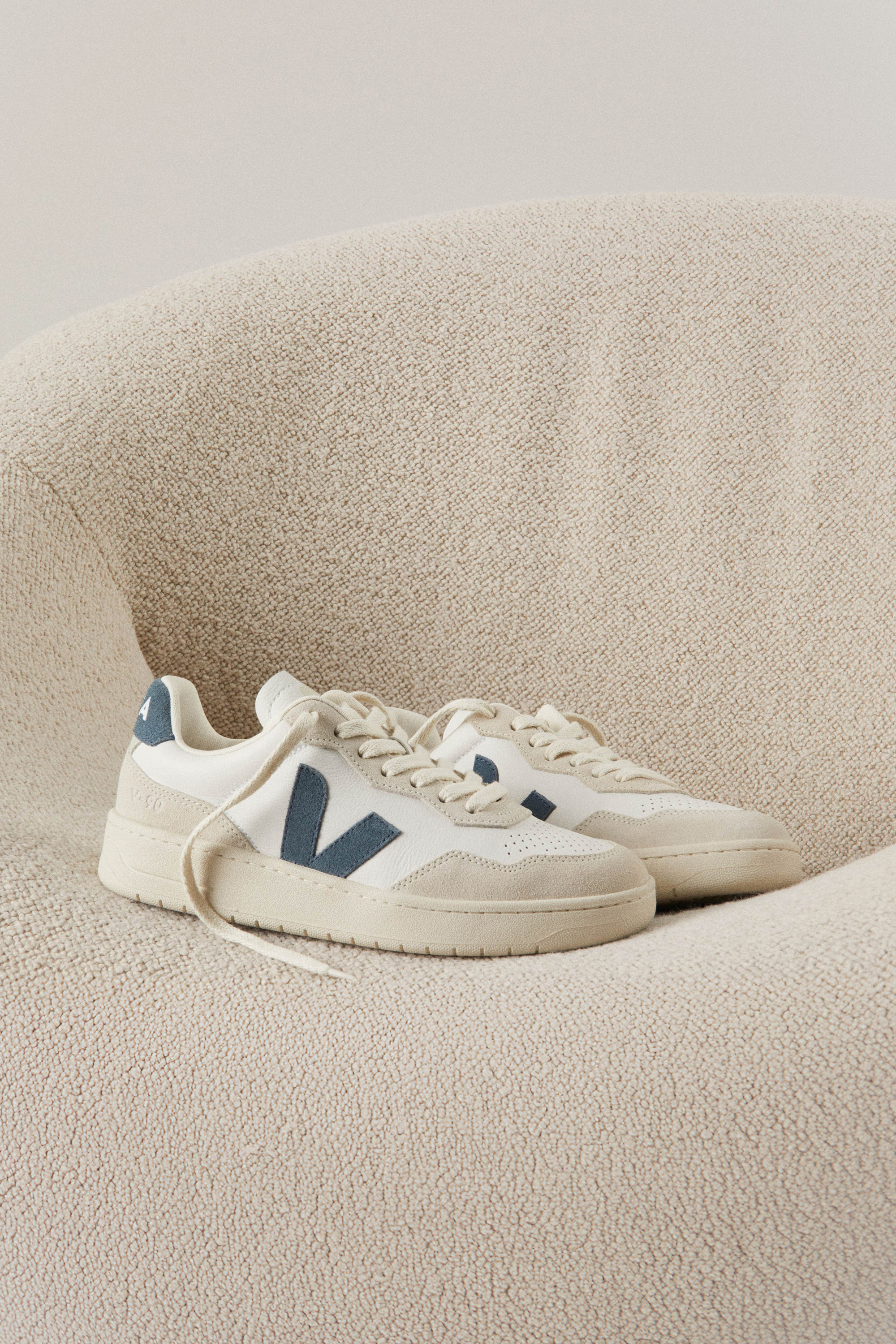 V-90 LEATHER WHITE CALIFORNIA