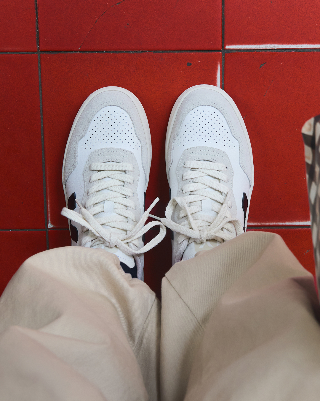 V-90 LEATHER WHITE BLACK