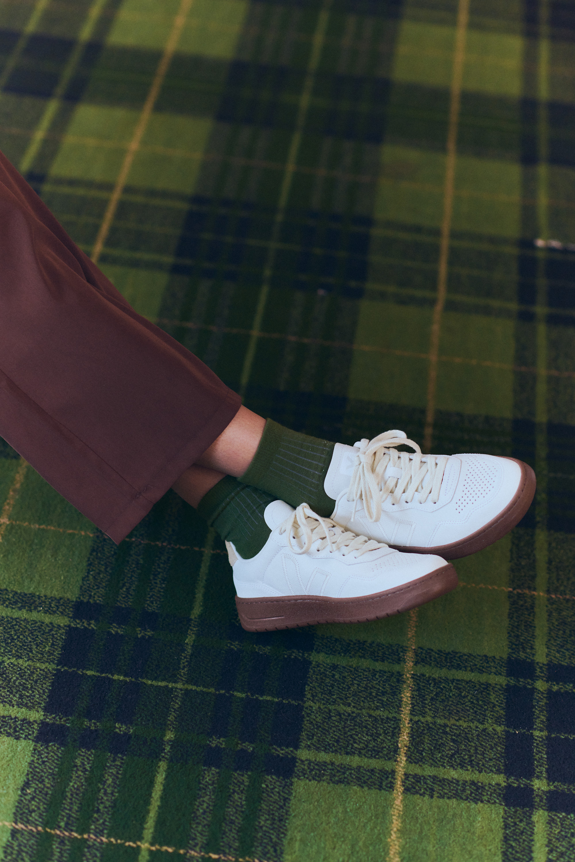 V-90 LEATHER WHITE PIERRE ALMOND