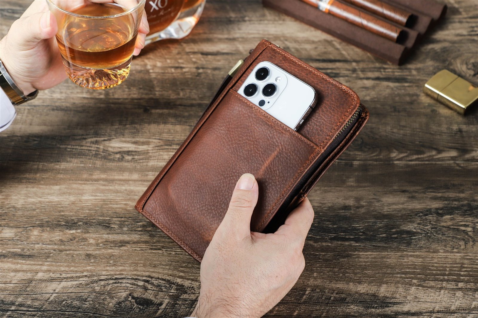 Front slip pocket of the red brown CF5009 cigar case holding a smartphone