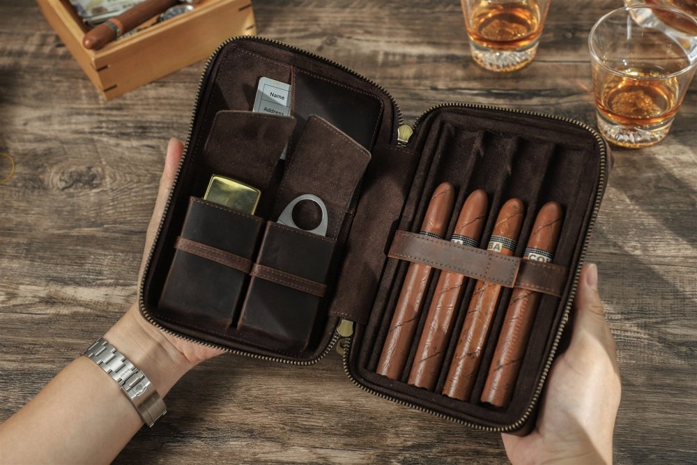 Four cigar slots with leather strap inside the CF5010 case