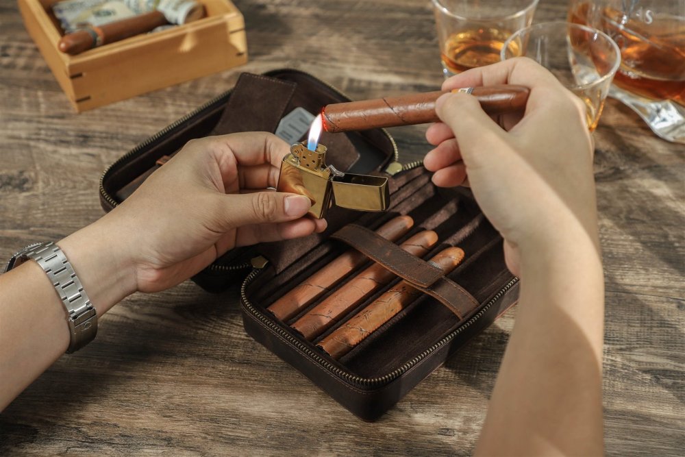 Placing a cigar into the CF5010 leather travel case